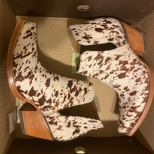 Size 8 Ariat cowhide booties, worn 1 time